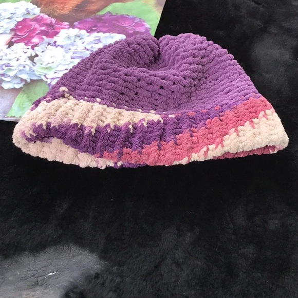 Large Purple Beanie with Ponytail Hole Possibly Hand Knitted Winter Hat - Picture 7 of 10